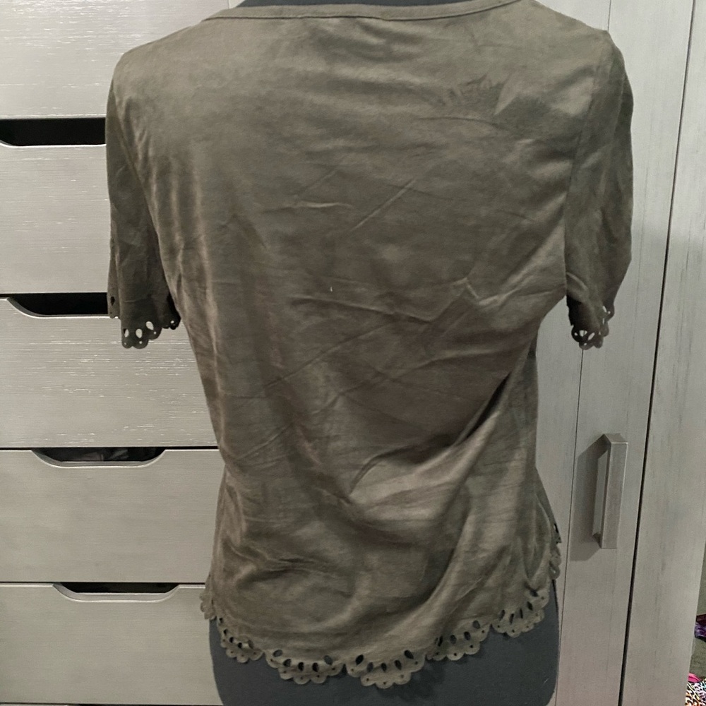 Crop/Tee - Picture 2 of 5
